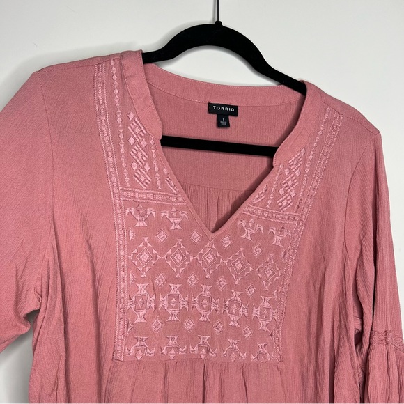 Torrid Crinkle Gauze Embroidered Top pink long sleeve tunic size 1XL - Picture 11 of 13